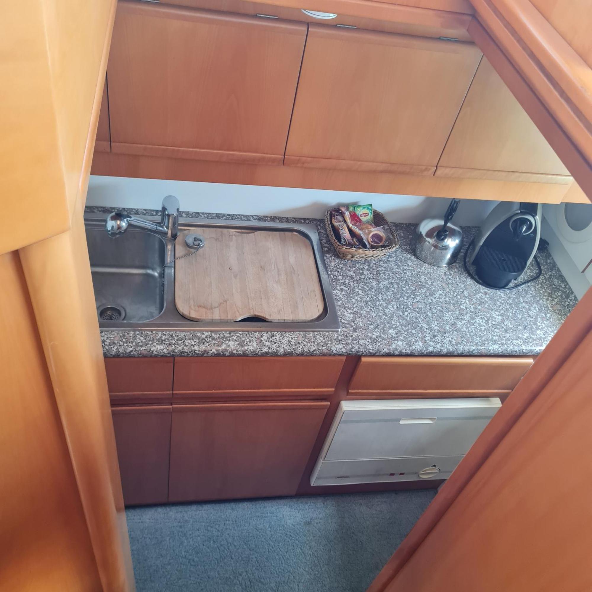 Nuit Insolite Bateau A Quai - Port Saint Louis Du Rhone Εξωτερικό φωτογραφία